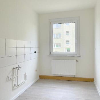 PRESSEL * ERSTBEZUG nach umfangreicher Renovierung * 3-ZIMMER-WOHNUNG im ERGESCHOSS * großer BALKON * RUHIGE WOHNANLAGE*