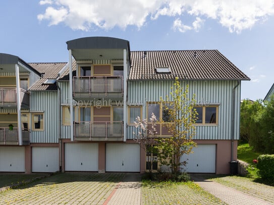 kleine 3 Zimmer Familienwohnung in Neundorf + Garage + zwei Balkone