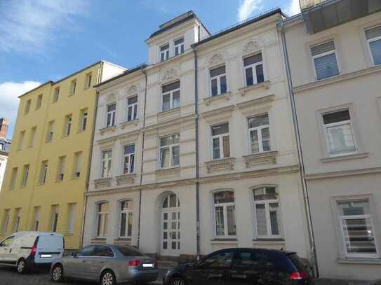 2 Zimmer Wohnung mit Einbauküche und kleinem Balkon in Zentrumsnähe