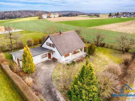 Idyllisches Einfamilienhaus auf großem Grundstück in ruhiger Lage