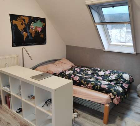 Charmante, helle Maisonette-Wohnung mit kompletter Möblierung - Perfekt für Singles oder Paare