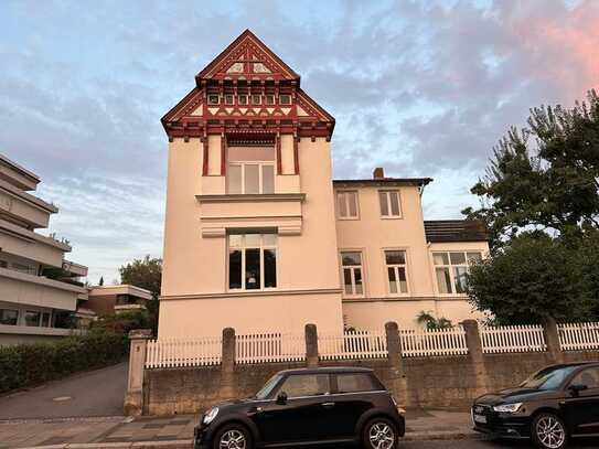 Stilvolle, neuwertige 4,5-Raum-Wohnung mit geh. Innenausstattung mit Balkon und EBK in Hildesheim