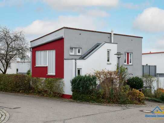 Sehr gepflegtes Einfamilienhaus mit Gartenidylle, Dachterrasse und Doppelgarage