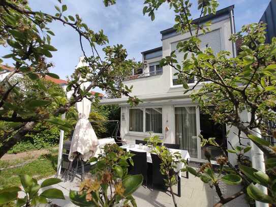 Reiheneckhaus in Nürtingen - grüne Oase in der Innenstadt mit Terrasse und Balkon