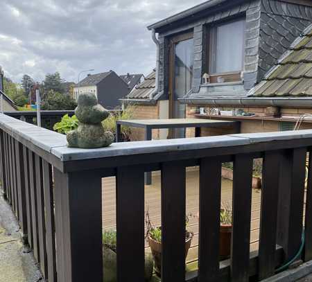 Großzügige Wohnung in Doppelhaushälfte mit Balkon in Krefeld