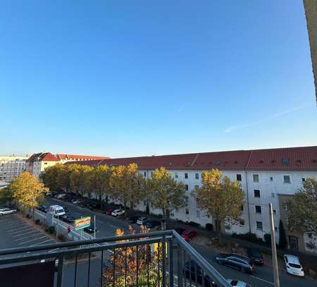 Stilvolle, neuwertige 1-Zimmer-Wohnung mit Balkon und Einbauküche in Fürth