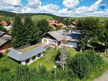 Schön 
gelegenes 
EFH im Grünen 
mit Schwimm-
bad und viel Potenzial zum Traumhaus!