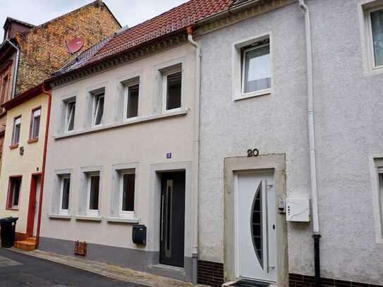 Renoviertes Haus mit Garten und Kfz-Stellplätzen in Germersheim