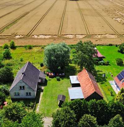 Renovierungsbedürftiges Einfamilienhaus mit großem Grundstück in ruhiger Wohnlage mit Weitblick