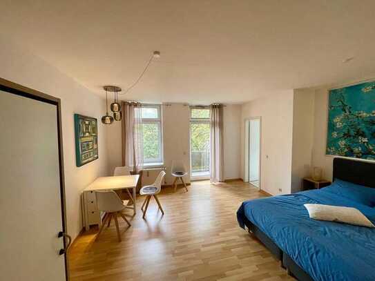 Bezugsfreies & provisionsfreies Apartment mit Balkon & EBK in Friedrichshain