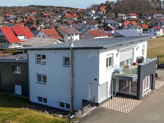 Komplett saniertes Wohnhaus mit 5 Wohneinheiten und 10 Stellplätzen, Photovoltaikanlage