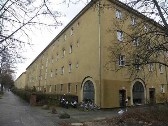 Geschmackvolle, modernisierte 3-Raum-Wohnung mit Balkon in Berlin Plänterwald (Treptow)