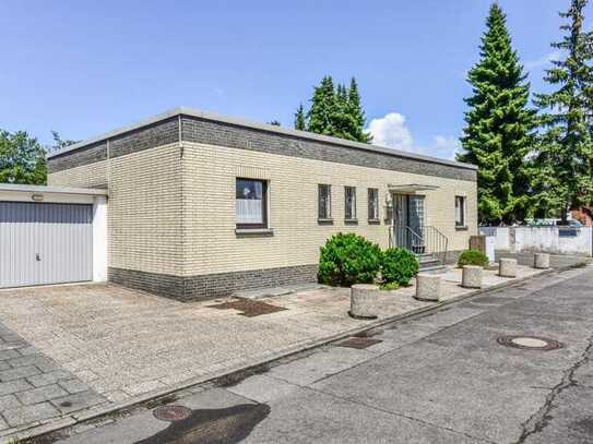 Freist. Flachdachbungalow * ca. 121,33 m² Wohnfl. + ca. 86,84 m² Nutzfl. * ca. 496 m² Grund