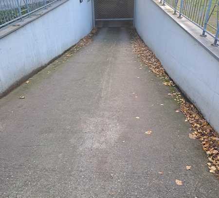 Einzelstellplatz in Garage