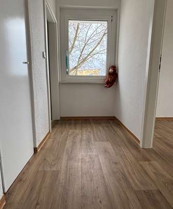 2-Zimmer-Wohnung mit Dusche und großem Balkon