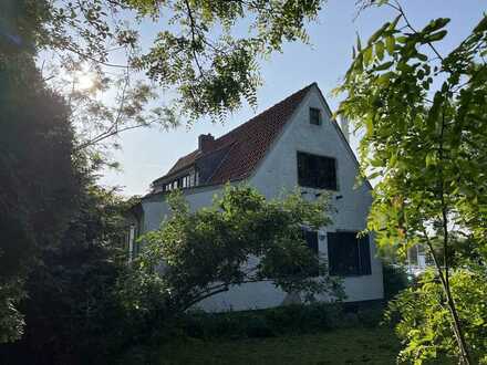 Freistehendes Einfamilienhaus mit großem Garten in zentraler Lage in Okernähe von Privat