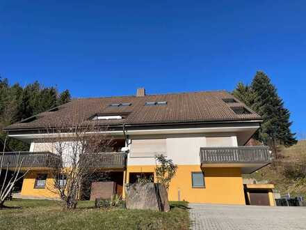 Randlage, Balkon, Einbauküche und Garage