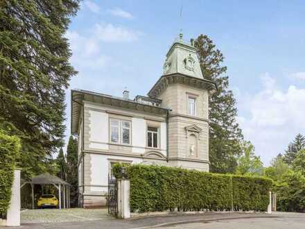 Traumhaft Wohnen mit Gründerzeitcharme: Sanierte 8-Zi. auf einer Etage in denkmalgeschützter Villa