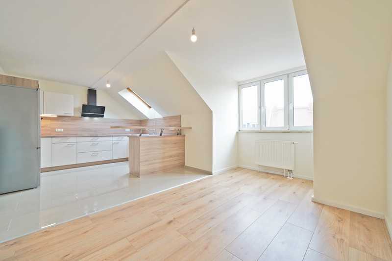 Attraktive 3,5-RW im DG* EBK* 5.OG* modern saniert* Bad mit Wanne* TG* Aufzug* zentrale Wohnlage*