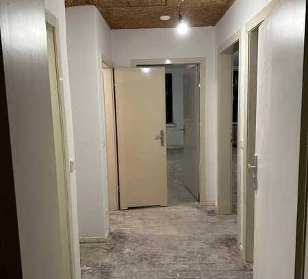 Renovierte-2-Zimmer-Dachgeschoss-Wohnung zu vermieten