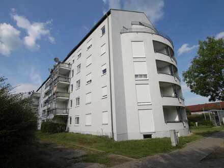 Freie 2-Zimmer-Dachwohnung mit Aufzug, Loggia und Garage