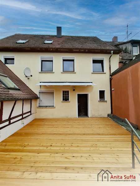                                                               Gro&szlig;z&uuml;gige 5-Zimmerwohnung                                                       in Neuhof (Fulda)