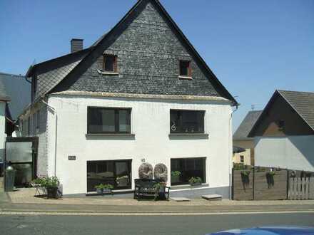 ***FAMILIENPARADIES auf großzügigem Grundstück, attraktivem Außenbereich, Pool, Garage, Scheune