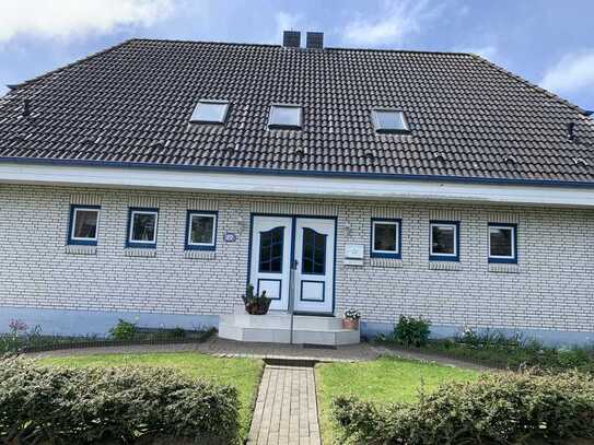 Klein-Waabs-Ostsee: 2-Familienhaus als 2 Generationenhaus mit Vollkeller und Doppelcarport.