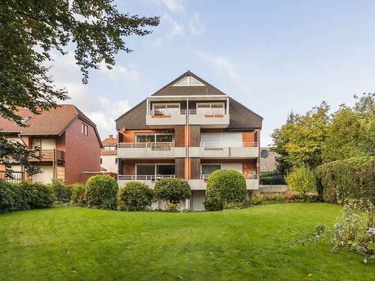 Freundliche und modernisierte 4-Raum-DG-Wohnung mit geh. Innenausstattung mit Balkon und EBK