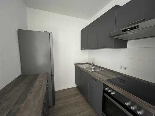 Gut geschnittene 4 Zimmer Wohnung mit Balkon! 1 Monat kaltmietfrei!