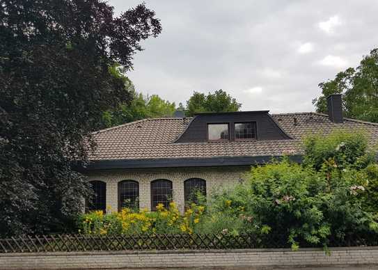 Grosser Winkelbungalow auf grosszügigem Grundstück für Wohnen und Gewerbe