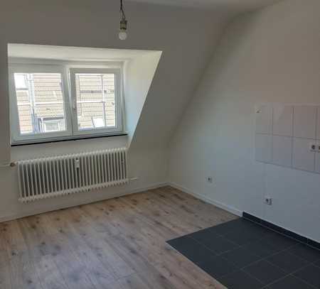 Helle 1-Zimmer-Dachgeschosswohnung in Eller