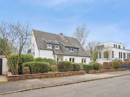 Erstbezug nach Sanierung: Großzügiges Einfamilienhaus auf sonnigem Gartengrundstück in Rheinnähe!