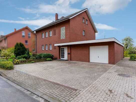 Sehr gepflegtes Zweifamilienhaus in Gütersloh auf einem ca. 657 m² großen Grundstück