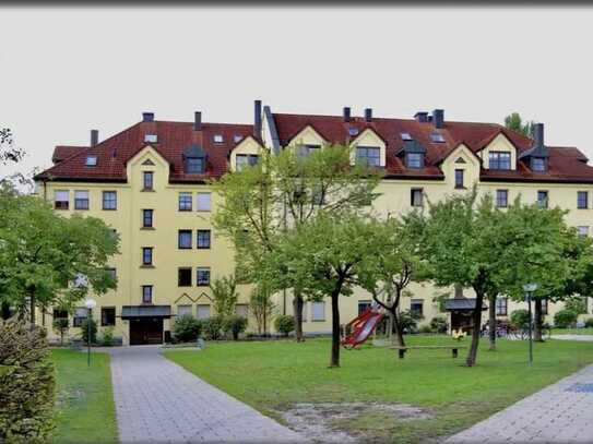 Gepflegte 1,5-Raum-Wohnung mit Balkon und Einbauküche in Landshut