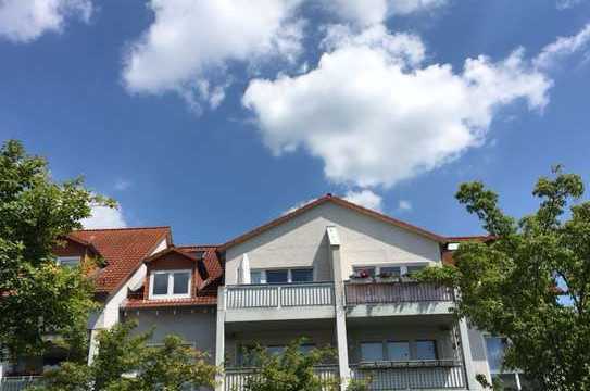 Schicke helle 3,5 Zi.- Dachgeschosswohnung, Balkon u. Tiefgaragenplatz, in Geismar zu vermieten!