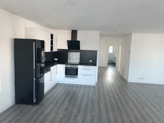 Neue moderne, schicke 3,5-Zimmer Penthouse-Wohnung mit Aufzug