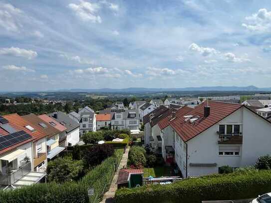 Schöne 3 Zimmerwohnung mit toller Aussicht und Garage