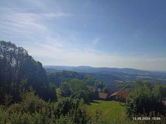 Schöne, voll möblierte 2-Zimmer-Wohnung mit Balkon in herrlicher Aussichtslage