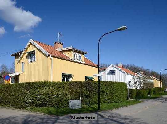 2-Familienhaus nebst Werkstatt-/Lagerhalle + Doppelgarage