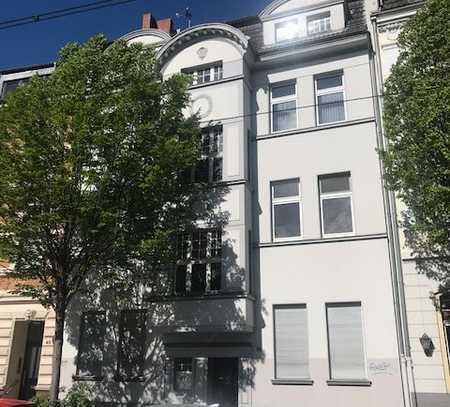 Freundliche Altbauwohnung mit vier Zimmern zum Verkauf in Düsseldorf