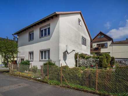 Sanierungsbedürftiges Zweifamilienhaus sucht Handwerker oder Investor!