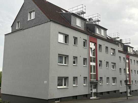 Schöne , Sonnige modernisierte 4-Zimmer-Wohnung mit schöner Aussicht auf Reinshagen und Solingen.