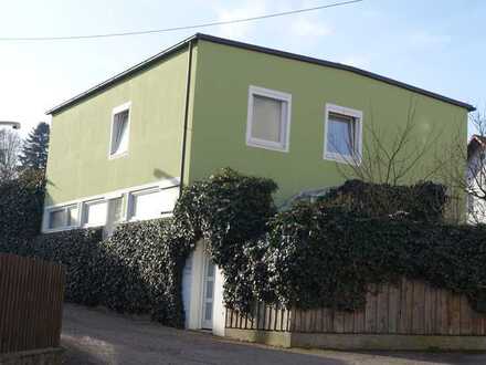 Einfamilienhaus mit separatem Büro, uneinsehbar, herrlicher Garten