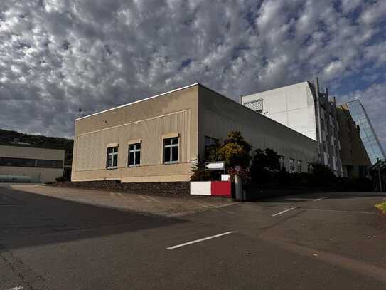 Gewerbepark Mülheim: Moderne Lagerhalle mit Büroflächen