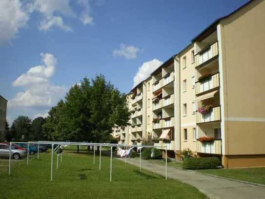 Einziehen & Wohlfühlen. Sanierte 4-Raumwohnung mit Balkon & neuem Bad!