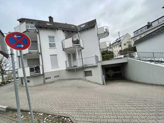 Vollständig renovierte Wohnung mit eineinhalb Zimmern sowie Balkon und Einbauküche in Taunusstein