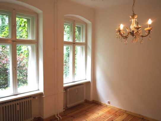 Helle 2-Zimmeraltbauwohnung am Schlosspark Charlottenburg (S-Jungfernheide)