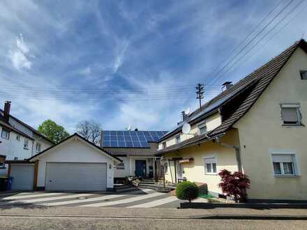 Ensemble aus EFH + Wohnhaus mit 2 verm. 3 ZKB + 300 EUR monatl. Einspeisevergütung von PV-Anlage