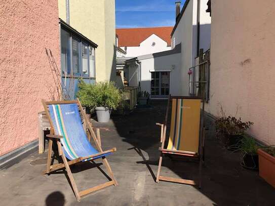 Einmalige 2,5-Zimmer-Terrassenwohnung mit Kachelofen und Einbauküche in Ingolstadt